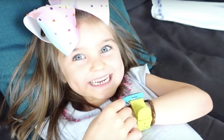 Watch the adorable Sienna from Fizz family unbox her XPLORA