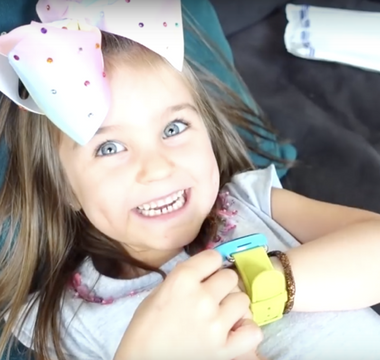 Watch the adorable Sienna from Fizz family unbox her XPLORA
